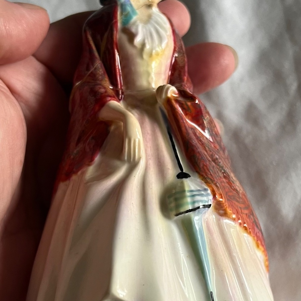 COPY - Royal Dalton Paisley Shawl Figurine - Picture 5 of 7